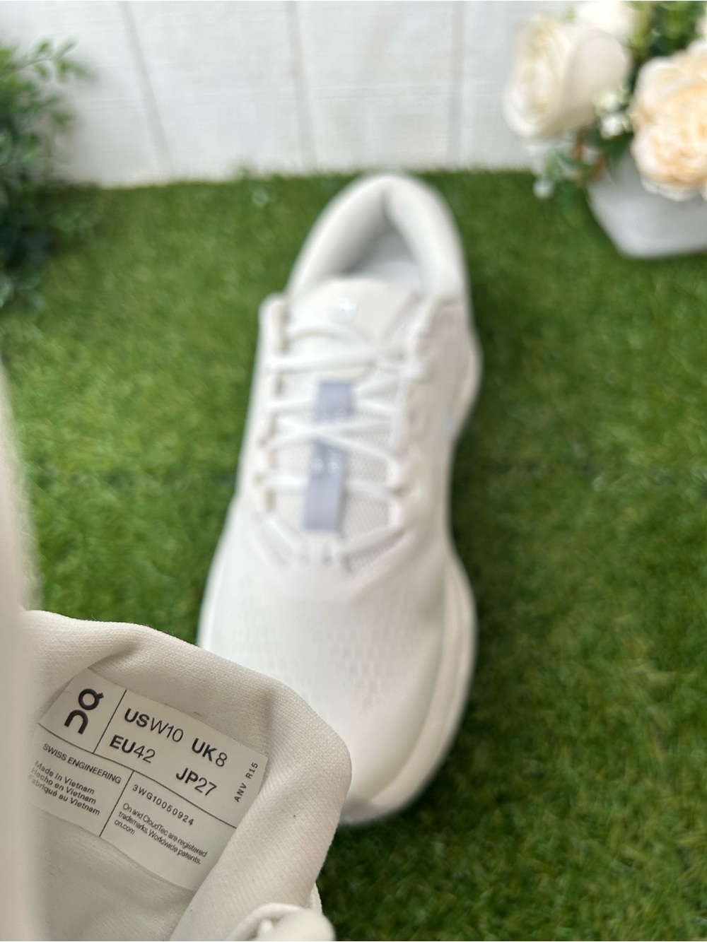 On Cloud Running Shoes -Frost | Glacier
Cloudrunner 3 women size 10 gently used - Picture 15 of 16